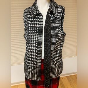 Christopher& Banks Women’s Reversible Vest. Quilted inside. Size L